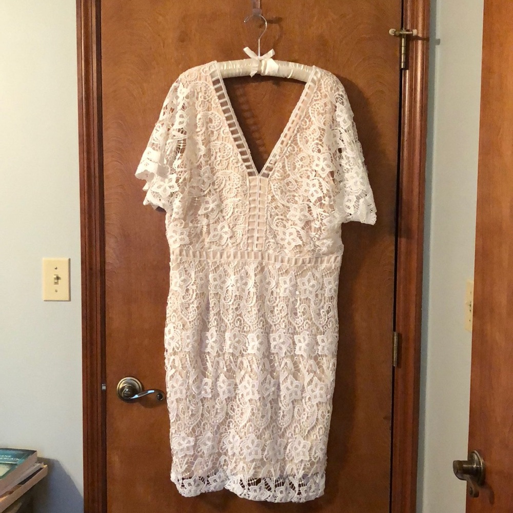 White lace short sleeved dress